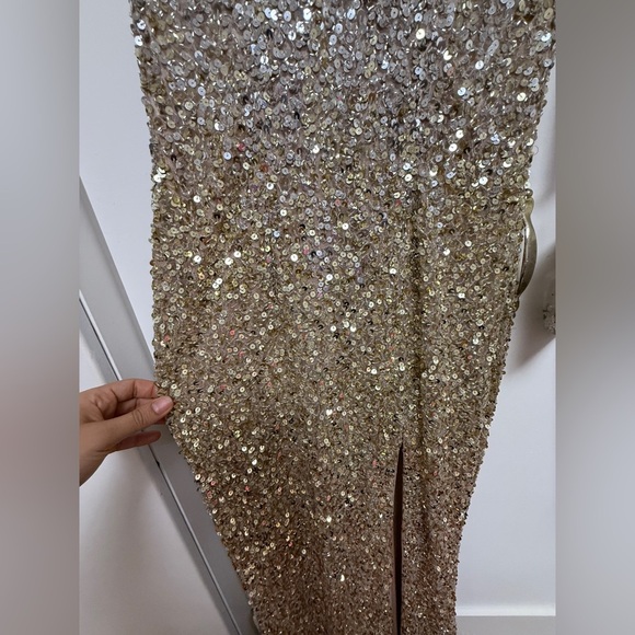 NWT |Mac Duggal 1068 Shimmering Gold Sequined Sleeveless  Side Slit Gown Size 2 - Picture 11 of 17